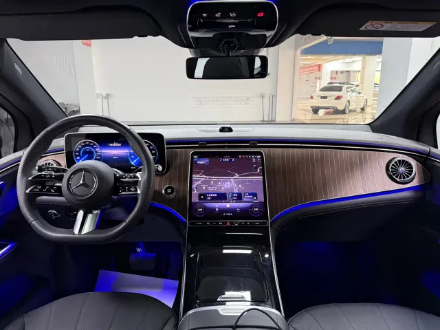Mercedes-Benz EQE SUV — Фото автомобиля 9