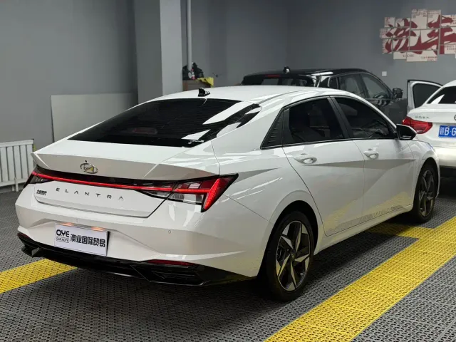 Hyundai Elantra — Фото автомобиля 6