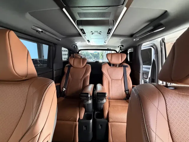 Toyota Vellfire — Фото автомобиля 9
