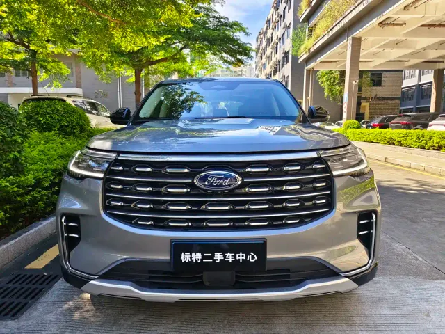 Ford Explorer — Фото автомобиля 2