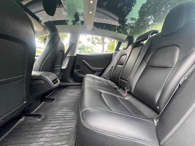 Tesla Model 3 — Фото автомобиля 6