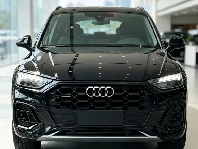 Фотография автомобиля — Audi Q5L