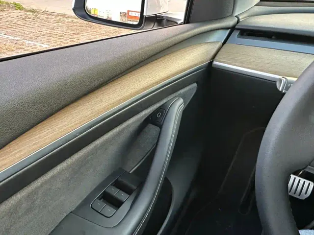 Tesla Model Y — Фото автомобиля 20