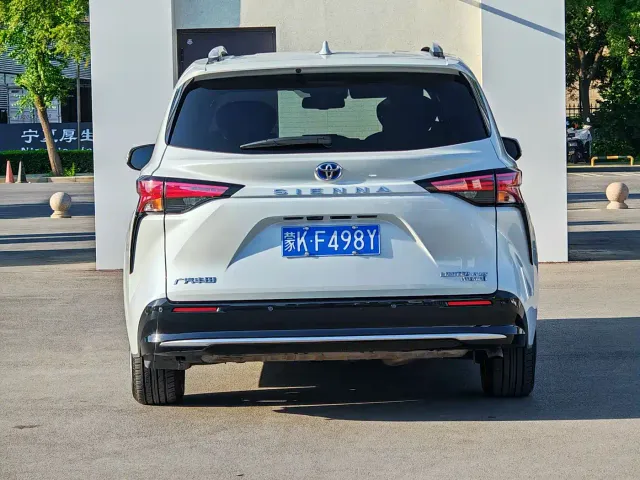Toyota Sienna — Фото автомобиля 11