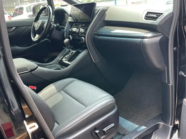 Lexus LM — Фото автомобиля 10
