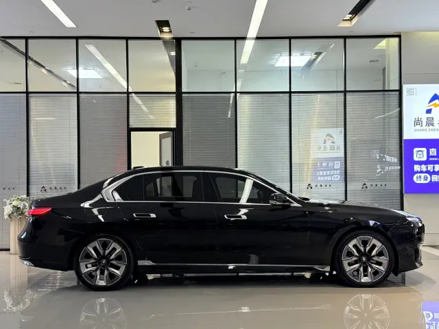 BMW 7 Series — Фото автомобиля 18