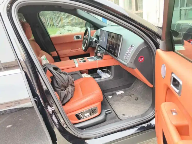 Li Auto L8 — Фото автомобиля 10