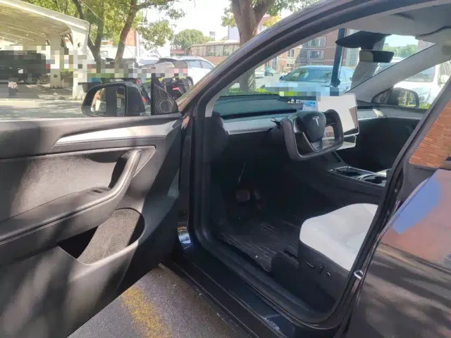 Tesla Model Y — Фото автомобиля 12