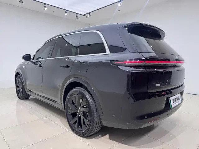 Li Auto L8 — Фото автомобиля 6