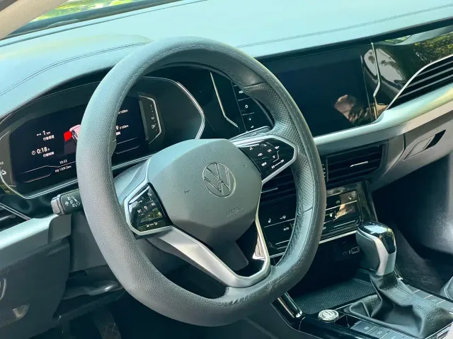 Volkswagen Passat — Фото автомобиля 15