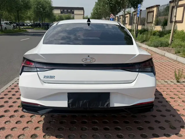 Hyundai Elantra — Фото автомобиля 5