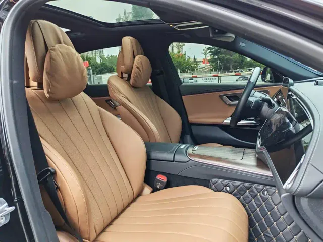 Mercedes-Benz E-Class — Фото автомобиля 30