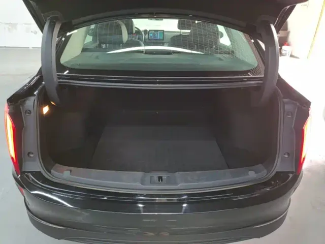 Hongqi E-QM5 — Фото автомобиля 18