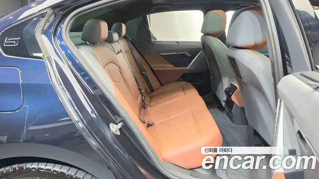 BMW i5 G60 — Фото автомобиля 10