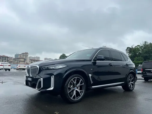 Фотография автомобиля — BMW X5