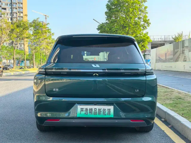 Li Auto L8 — Фото автомобиля 27