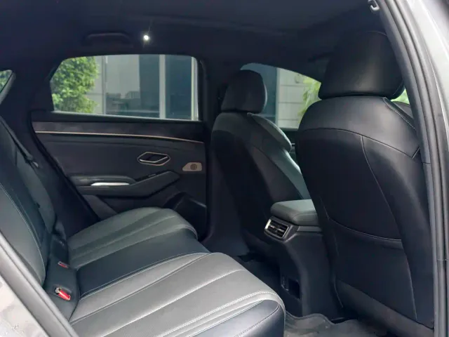 BYD Qin L — Фото автомобиля 17
