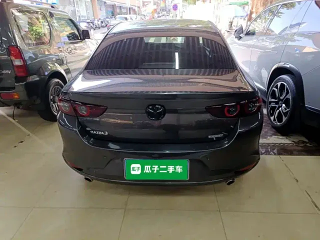Mazda Axela — Фото автомобиля 5