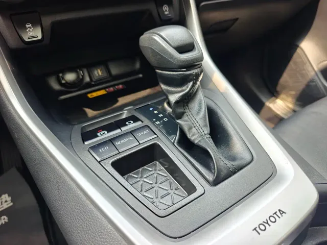 Toyota RAV4 — Фото автомобиля 14