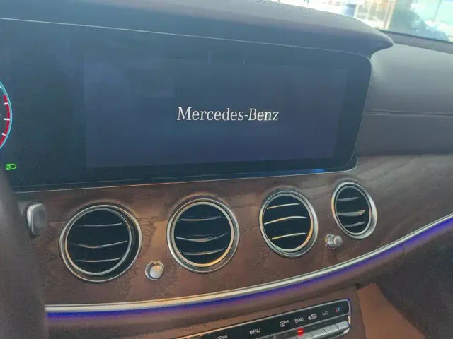 Mercedes-Benz E-Class — Фото автомобиля 13