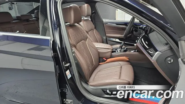 BMW 5 Series G30 — Фото автомобиля 16