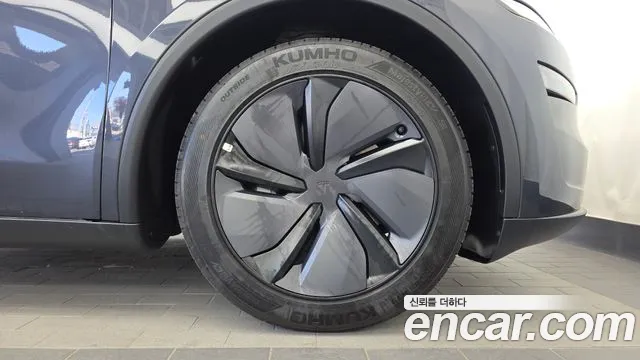 Tesla Model Y — Фото автомобиля 6
