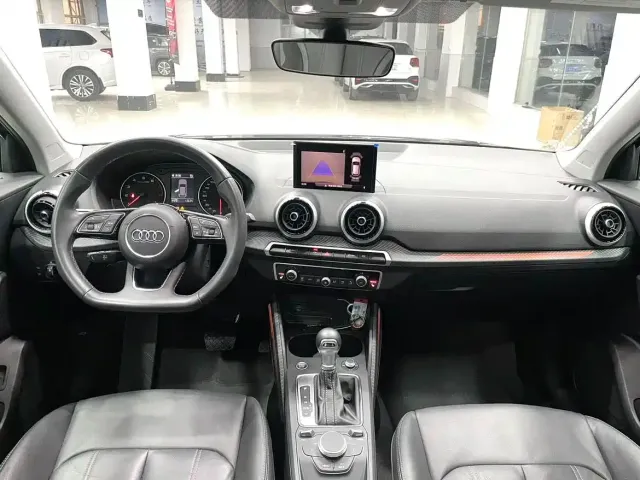 Audi Q2L — Фото автомобиля 9