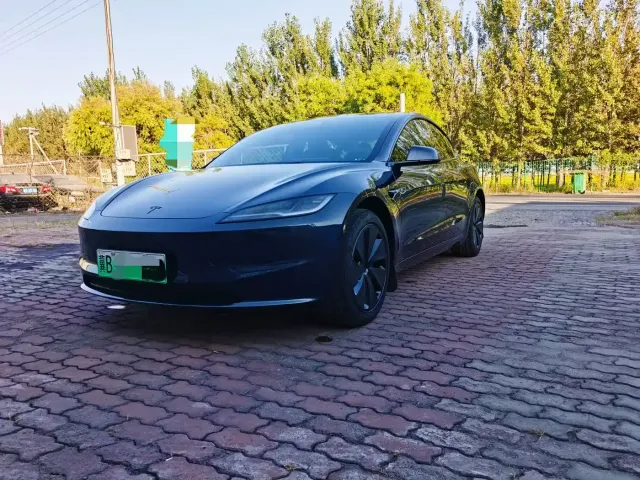 Фотография автомобиля — Tesla Model 3