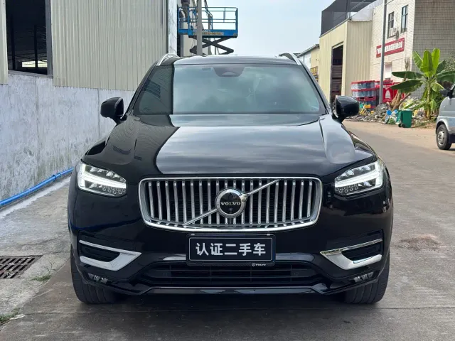 Volvo XC90 — Фото автомобиля 2