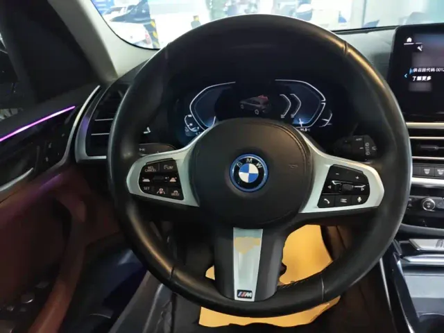 BMW iX3 — Фото автомобиля 10