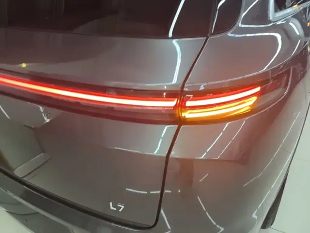 Li Auto L7 — Фото автомобиля 7