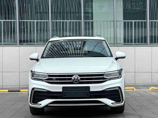 Volkswagen Tiguan L — Фото автомобиля 2