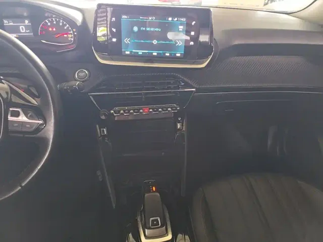 Peugeot 2008 — Фото автомобиля 12