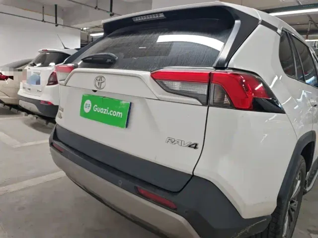 Toyota RAV4 — Фото автомобиля 5