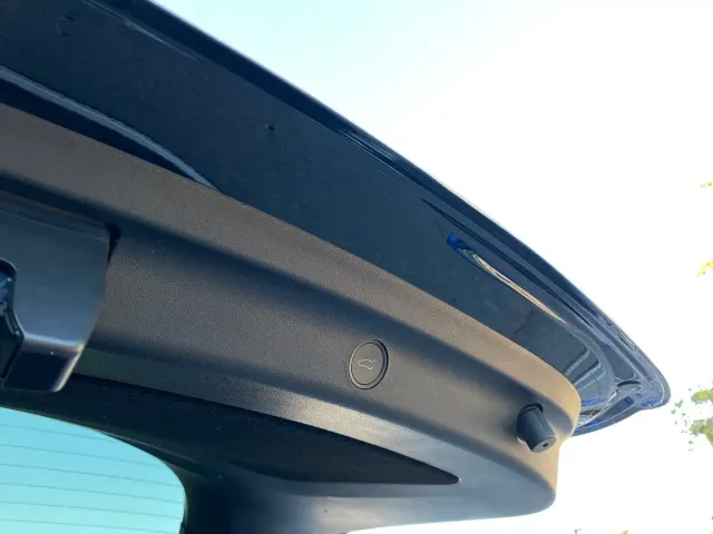 Tesla Model Y — Фото автомобиля 13