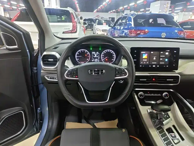 Geely Binyue — Фото автомобиля 10