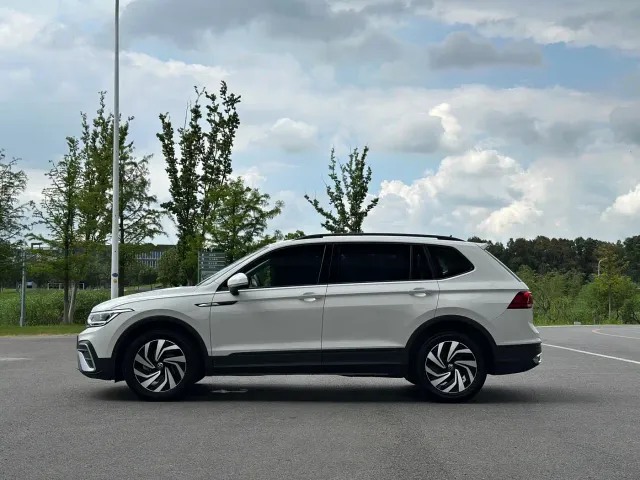 Volkswagen Tiguan L — Фото автомобиля 4