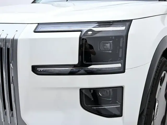 ZEEKR Zeekr 9X 2025 model Ultra Edition 70kWh — Фото автомобиля 10