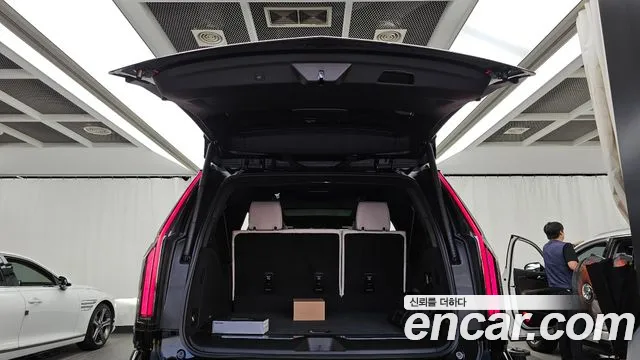 Cadillac Escalade — Фото автомобиля 26