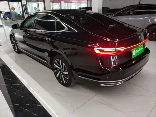 Volkswagen Passat — Фото автомобиля 4