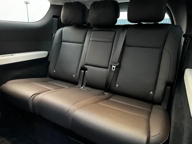 Li Auto MEGA — Фото автомобиля 14