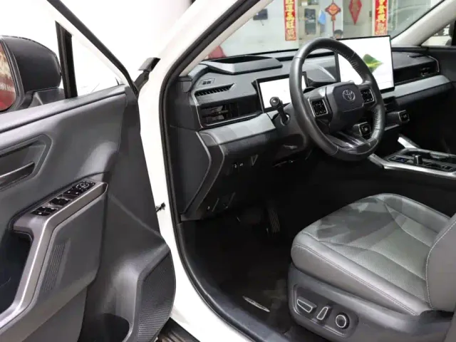 Toyota Wildlander — Фото автомобиля 8