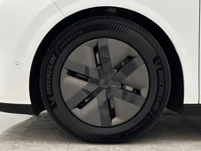 Li Auto MEGA — Фото автомобиля 25