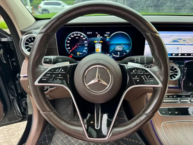 Mercedes-Benz E-Class — Фото автомобиля 12