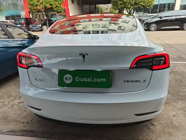 Tesla Model 3 — Фото автомобиля 5