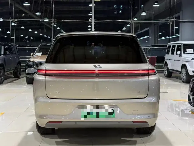 Li Auto L8 — Фото автомобиля 26