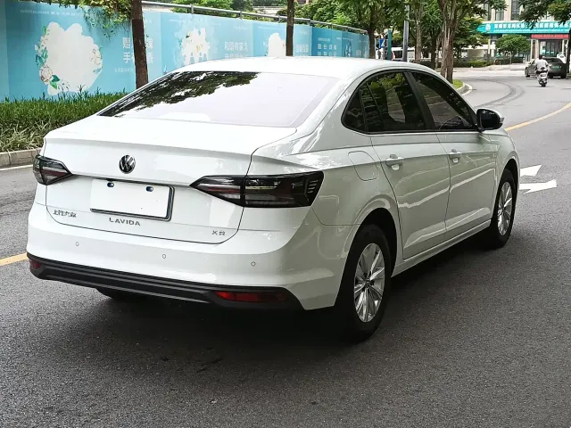 Volkswagen Lavida — Фото автомобиля 3