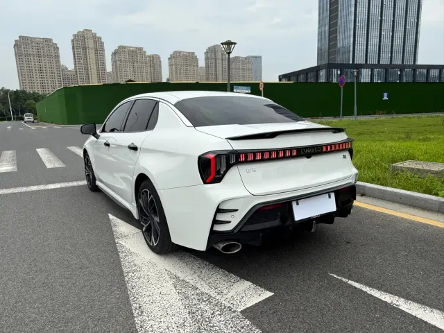 Lynk & Co 03 — Фото автомобиля 10