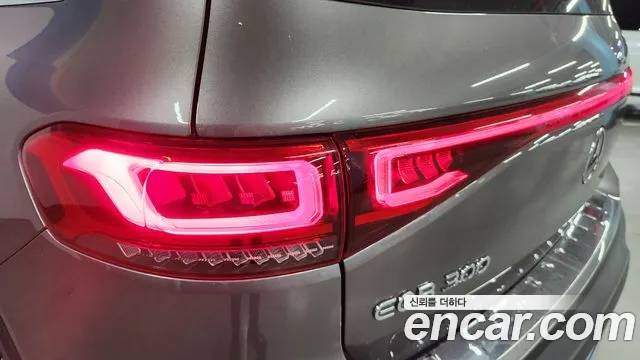 Mercedes-Benz EQB — Фото автомобиля 12