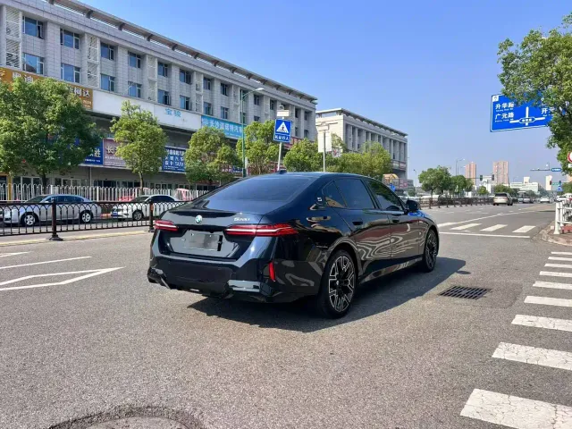 BMW 5 Series — Фото автомобиля 7